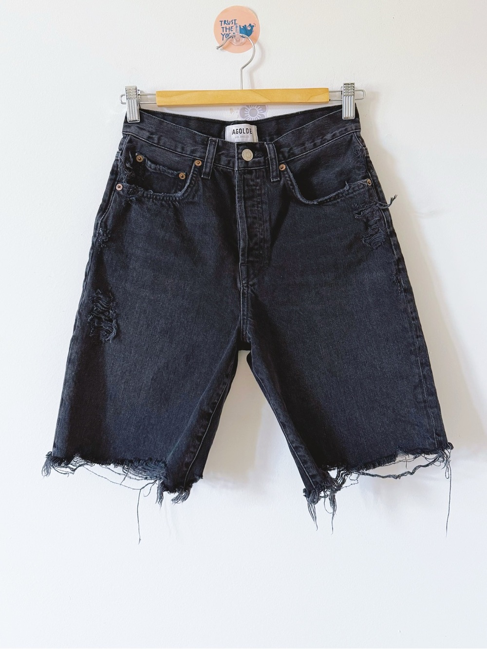 AGOLDE Ira Mid Rise Loose Distressed Denim Shorts Washed Black Raw Hem 24